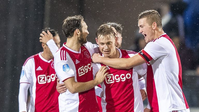 Ajax beat PEC Zwolle 4-1
