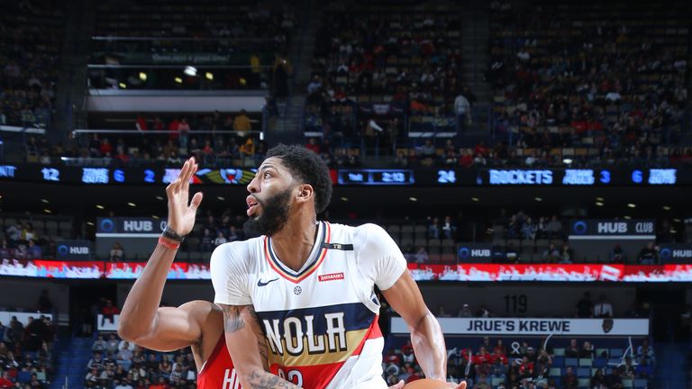 NEW ORLEANS, LA - DECEMBER 29: Anthony Davis #23 of the New Orleans Pelicans drives to the basket against the Houston Rockets on December 29, 2018 