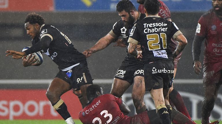 Benjamin Fall is tackled by Toulon's Stéphane Onambele