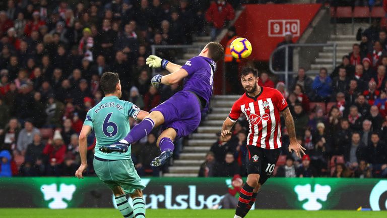 Charlie Austin scores Southampton&#39;s winner