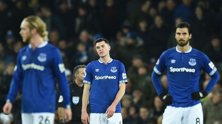 Everton fell to a heavy home defeat against Tottenham