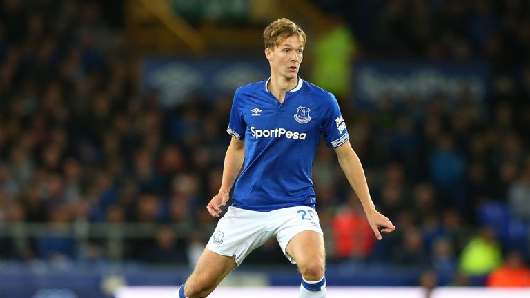 Sheffield United have signed Everton youngster Kieran Dowell on loan for the rest of the season.