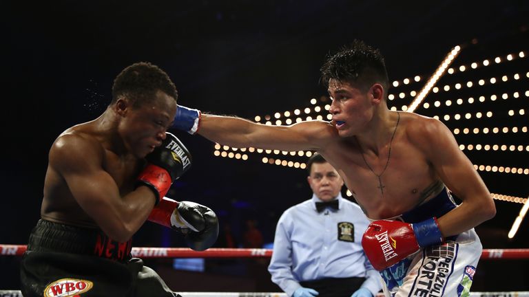 Emanuel Navarrete beat Isaac Dogboe to win the WBO super batamweight world title