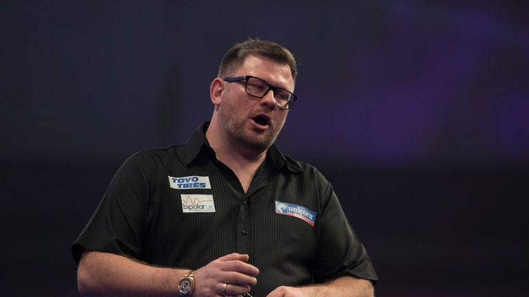 WILLIAM HILL WORLD DARTS CHAMPIONSHIP 2019.ALEXANDRA PALACE,.LONDON.PIC;LAWRENCE LUSTIG.ROUND 3.JAMES WADE V KEEGAN BROWN.JAMES WADE IN ACTION