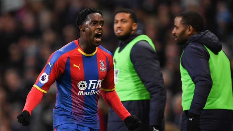 Jeffrey Schlupp celebrates scoring to make it 1-1