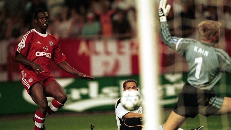Michael Owen was on target for Liverpool against Bayern Munich in the European Super Cup in 2001