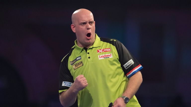 WILLIAM HILL WORLD DARTS CHAMPIONSHIP 2019.ALEXANDRA PALACE,.LONDON.PIC;LAWRENCE LUSTIG.ROUND 4.MICHAEL VAN GERWEN V ADRIAN LEWIS.MICHAEL VAN GERWEN IN ACTION
