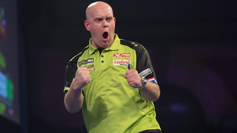WILLIAM HILL WORLD DARTS CHAMPIONSHIP 2019.ALEXANDRA PALACE,.LONDON.PIC;LAWRENCE LUSTIG.ROUND 4.MICHAEL VAN GERWEN V ADRIAN LEWIS.MICHAEL VAN GERWEN IN ACTION