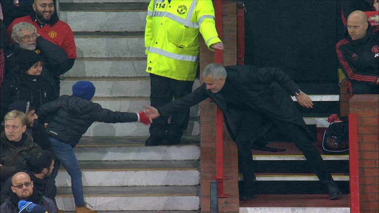 Mourinho high five
