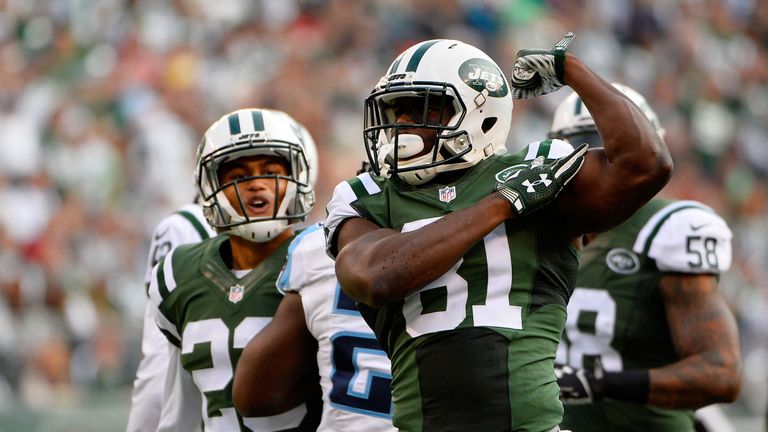 Quincy Enunwa is staying with the New York Jets