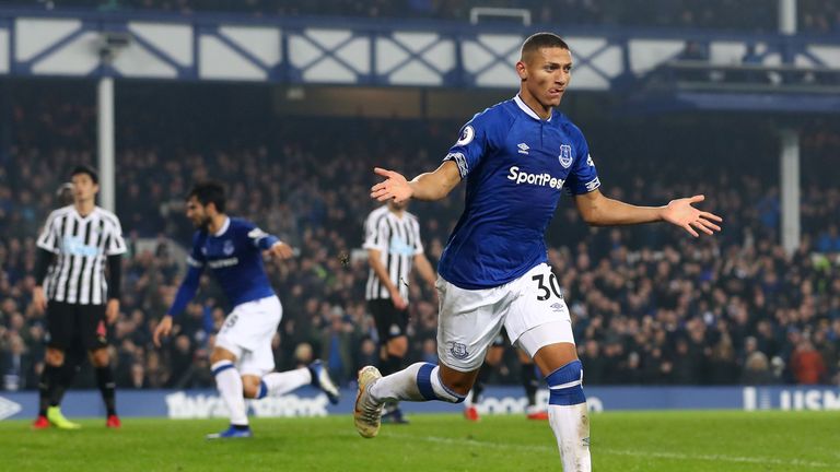 Richarlison celebrates after scoring Everton&#39;s equaliser