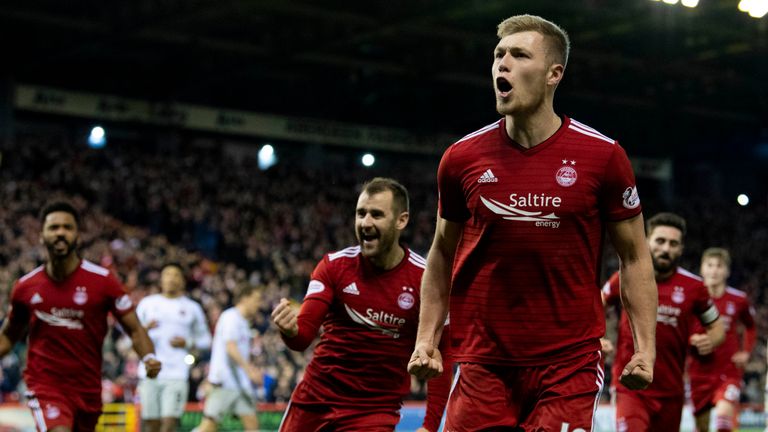 Sam Cosgrove celebrates his goal for Aberdeen to make it 2-0