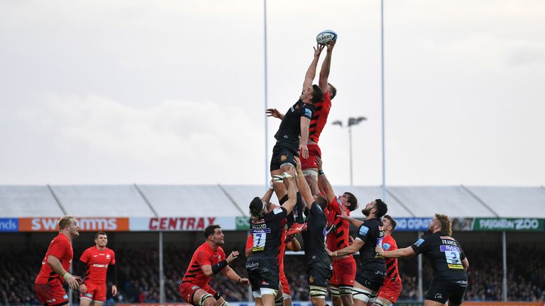 Sam Skinner of Exeter Chiefs and George Kruis of Saracens compete at the lineout during the Gallagher Premiership Rugby match between Exeter Chiefs and Saracens at Sandy Park on December 22, 2018 in Exeter, United Kingdom
