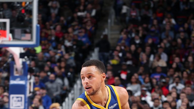 Stephen Curry made his first appearance after being sidelined for 11 games