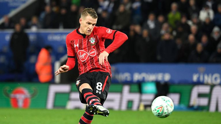 Steven Davis of Southampton scores a penalty during a penalty shoot out in their Carabao Cup match against Leicester City at The King Power Stadium