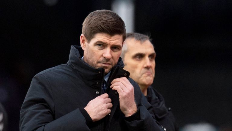 09/12/18 LADBROKES PREMIERSHIP.DUNDEE v RANGERS.KILMAC STADIUM AT DENS PARK - DUNDEE.Rangers manager Steven Gerrard