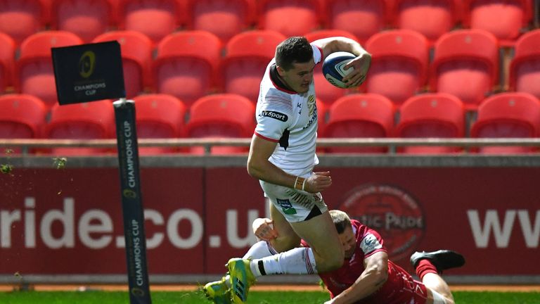 Jacob Stockdale scored the first try of the day in Llanelli after nine minutes 