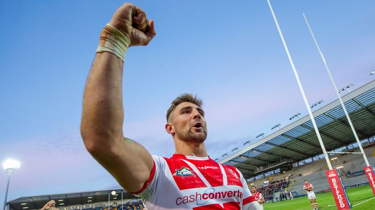 Picture by Allan McKenzie/SWpix.com - 15/06/2018 - Rugby League - Betfred Super League - Leeds Rhinos v St Helens - Headingley Carnegie Stadium, Leeds, England - St Helens' Tommy Makinson thanks the fans for their support after his side defeats Leeds.