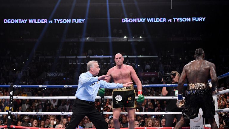 LOS AReferee Jack Reiss signals the end of the fight to Tyson Fury and Deontay Wilder ending in a draw during the WBC Heavyweight Champioinship at Staples Center on December 1, 2018 in Los Angeles, California.  (Photo by Harry How/Getty Images)