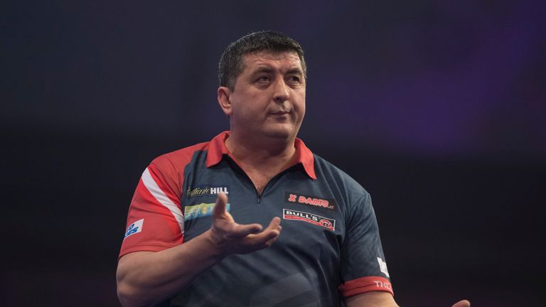 WILLIAM HILL WORLD DARTS CHAMPIONSHIP 2019.ALEXANDRA PALACE,.LONDON.PIC;LAWRENCE LUSTIG.ROUND1.MENSUR SULJOVIC V RYAN SEARLE.MENSUR SULJOVIJ IN ACTION