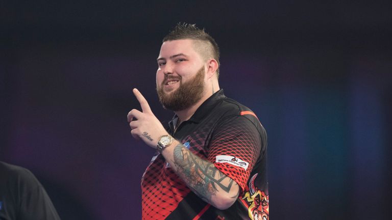 WILLIAM HILL WORLD DARTS CHAMPIONSHIP 2019.ALEXANDRA PALACE,.LONDON.PIC;LAWRENCE LUSTIG.ROUND 4.RYAN SEARLE V MICHAEL SMITH.MICHAEL SMITH IN ACTIONWILLIAM HILL WORLD DARTS CHAMPIONSHIP 2019.ALEXANDRA PALACE,.LONDON.PIC;LAWRENCE LUSTIG.ROUND 4.RYAN SEARLE V MICHAEL SMITH.MICHAEL SMITH IN ACTION