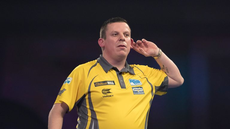 WILLIAM HILL WORLD DARTS CHAMPIONSHIP 2019.ALEXANDRA PALACE,.LONDON.PIC;LAWRENCE LUSTIG.ROUND 4.DAVE CHISNALL V JAMIE LEWIS.DAVE CHISNALL IN ACTION