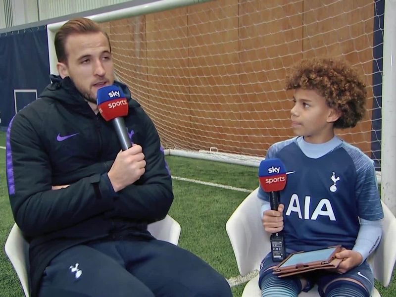 Watch Tottenham Players Meet Young Fans At Christmas Party Football News Sky Sports