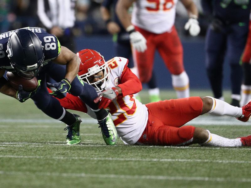 Seahawks clinch playoff berth outlasting Chiefs 38-31