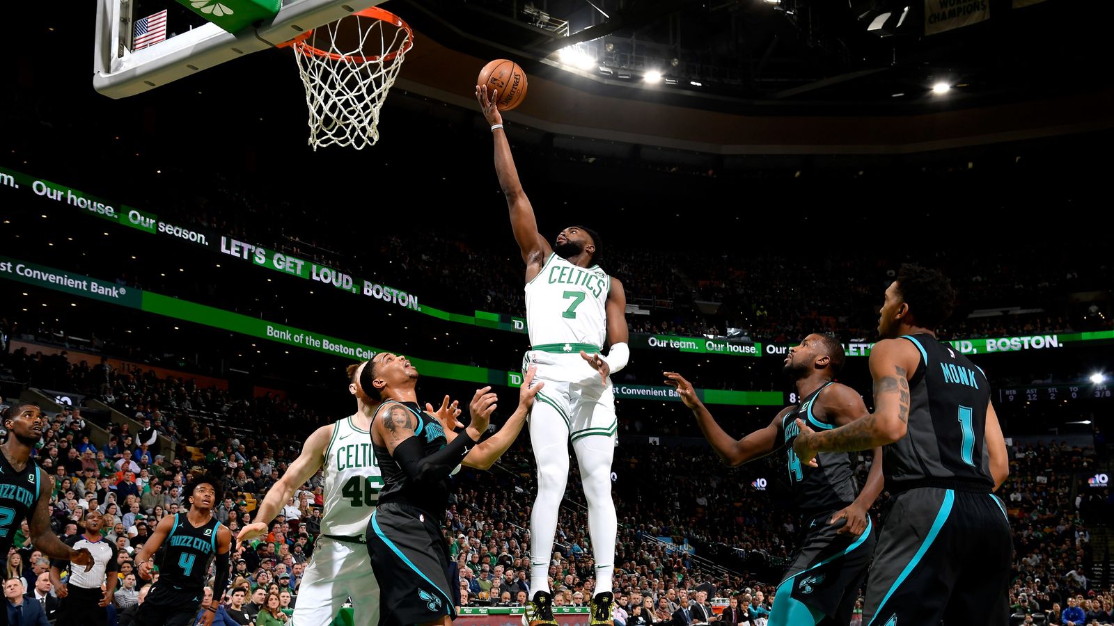 Jaylen Brown throws down double-clutch reverse dunk in 