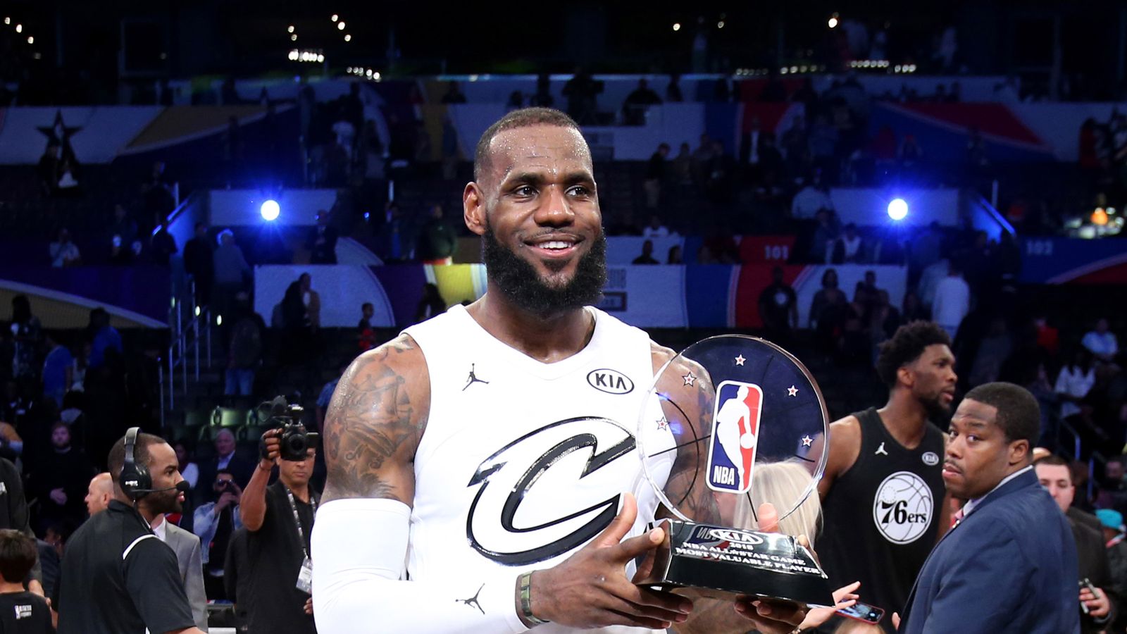 LeBron James and Giannis Antetokounmpo to lead NBA All-Stars | NBA News