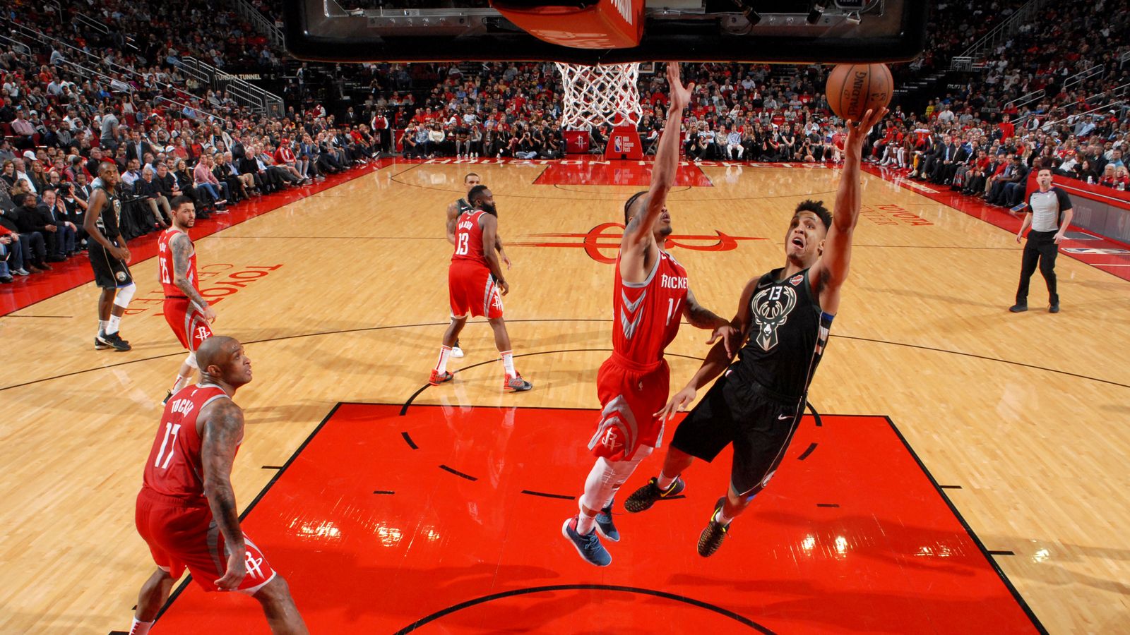 Giannis Antetokounmpo posts 20/20 game as Milwaukee Bucks beat Houston