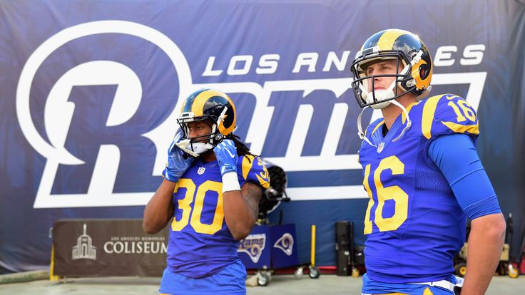 at Los Angeles Memorial Coliseum on December 24, 2016 in Los Angeles, California.