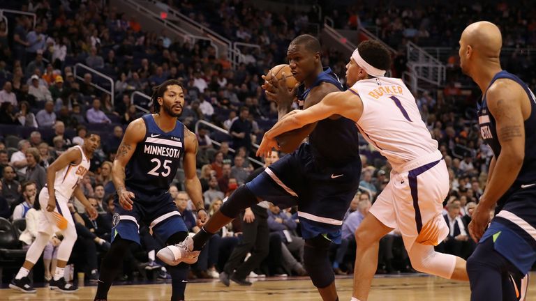Devin Booker swipes at Gorgui Dieng