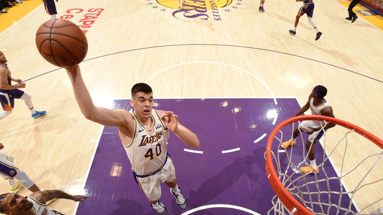 Ivica Zubac rises to finish against the Suns