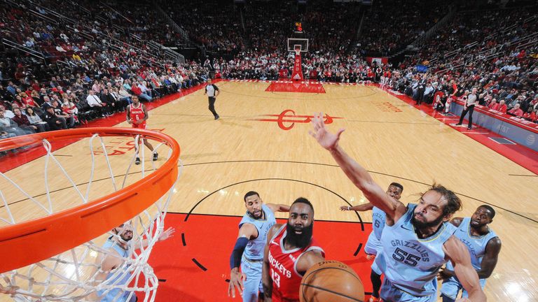 James Harden splits the Grizzlies&#39; defense to score at the rim