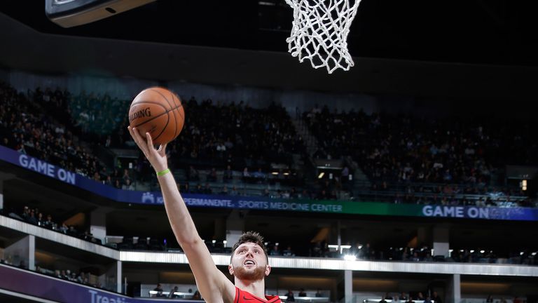 Jusuf Nurkic scores with a lay-up