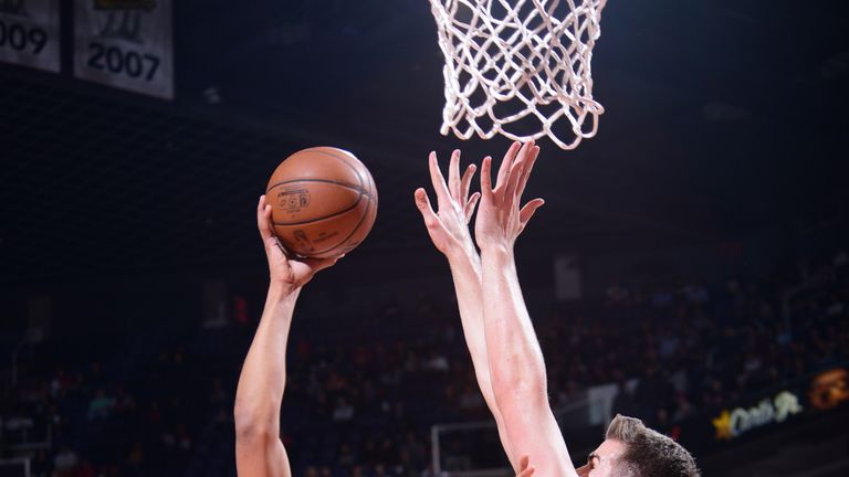 Karl-Anthony Towns lofts a jump hook