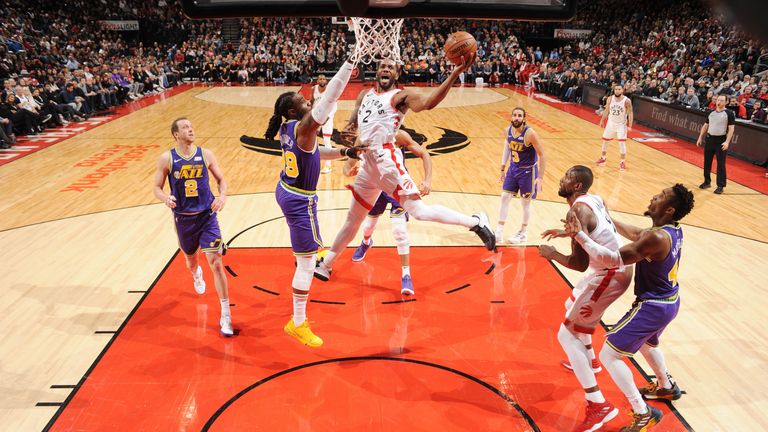 Kawhi Leonard scores over Jae Crowder