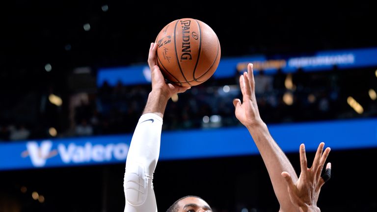 LaMarcus Aldridge shoots over Al Horford