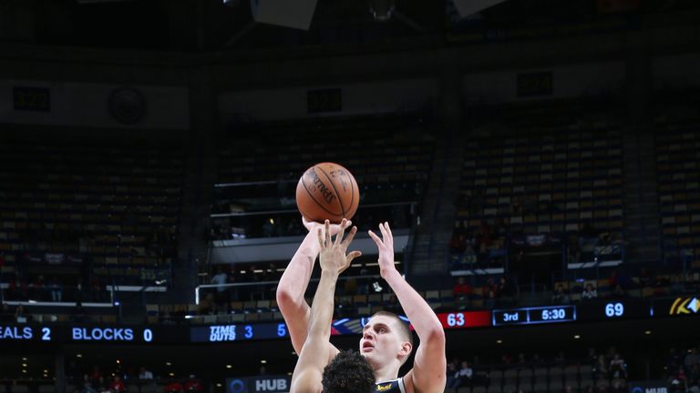 Nikola Jokic shoots over the Pelicans defense