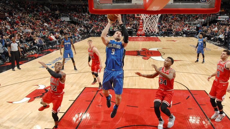 Nikola Vucevic finishes at the rim against Chicago