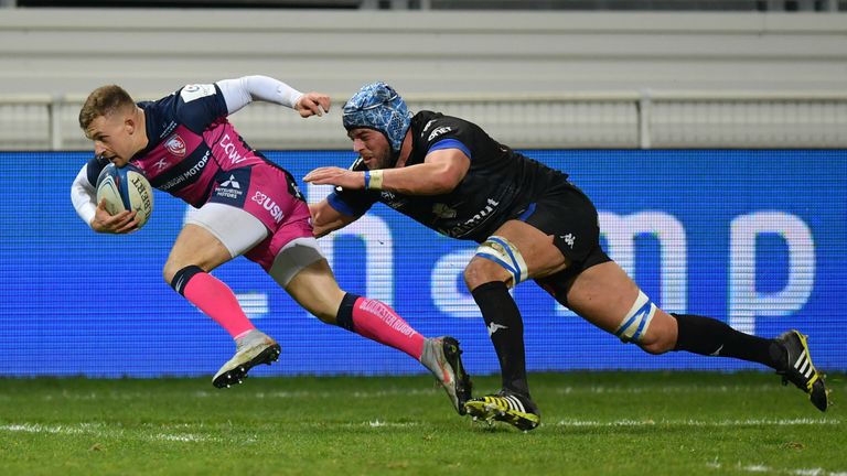  Ben Vellacott of Gloucester breaks past Christophe Samson