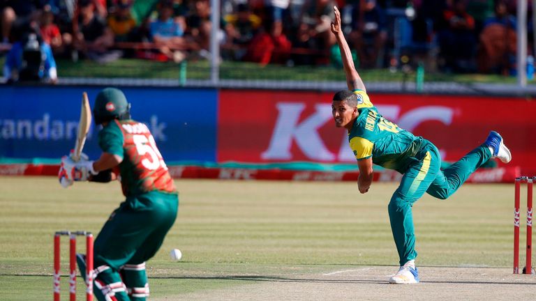 South African bowler Beuran Hendricks (R) bowls on Bangladesh batsman Soumya Sarkar (L) during the second T20 cricket match between South Africa and Bangladesh on October 29, 2017 in Potchefstroom, South Africa