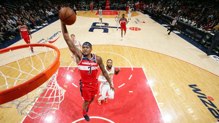 Bradley Beal with the one-handed slam