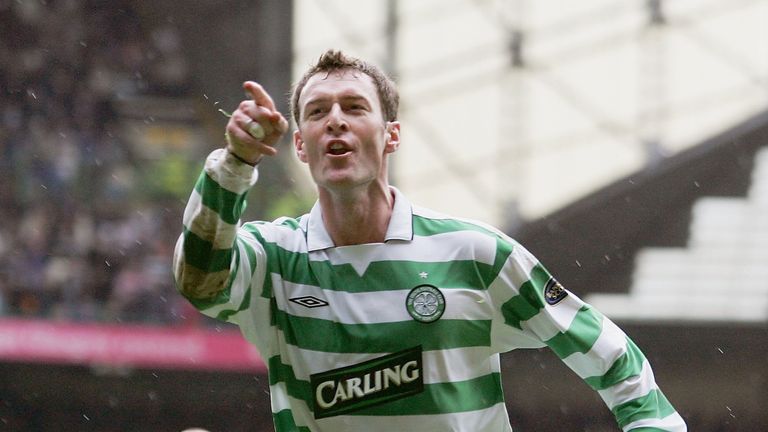Chris Sutton of Celtic celebrates after scoring during the Tennants Scottish Cup 3rd round match between Celtic and Rangers at Celtic Park on January 9, 2005 in Glasgow, Scotland.  (Photo by Shaun Botterill/Getty Images) *** Local Caption *** Chris Sutton