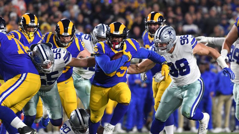 in the NFC Divisional Playoff game at Los Angeles Memorial Coliseum on January 12, 2019 in Los Angeles, California.