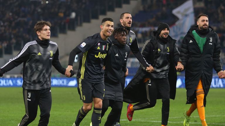 Cristiano Ronaldo with his teammates after Juventus' win