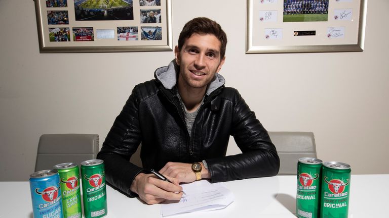 Emiliano Martinez signs for on loan to Reading FC today from Arsenal - pic Reading FC