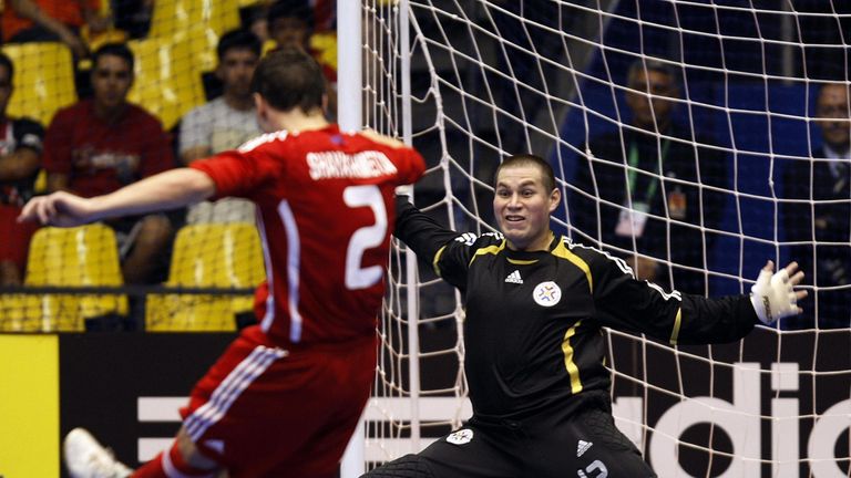 Paraguay's goalkeeper Carlos Espinola (R) tries to prevent Rusia's Vladislav Shayakhmetov from scoring during a quarter-final match of the FIFA Futsal World Cup Brazil 2008, on October 12, 2008 in Brasilia. 