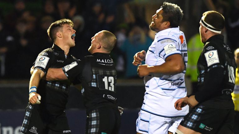 Glasgow Warriors' George Horne (left) celebrates his late try